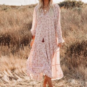 VICI YOU’RE A GEM FLORAL TIERED BOHO MAXI DRESS